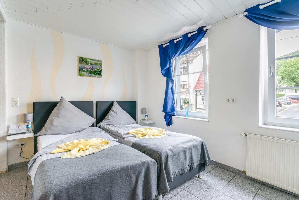 Nurburgring Rooms Pinocchio Adenau Exterior photo